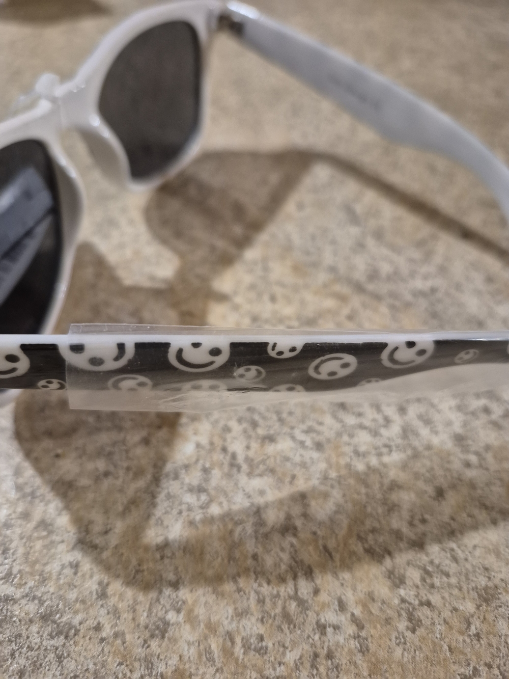 Black and White Smiley Face Sunglasses New With Tags. Kid Or Adult. - Picture 4 of 10